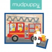 Fotografia, na której jest Mudpuppy Puzzle w saszetce Wóz strażacki 12 elementów 2+