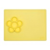 Fotografia, na której jest EZPZ Silikonowa mata do zabawy z pojemniczkami 2w1 Flower Play Mat żółta