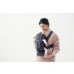 Fotografia, na której jest BABYBJORN MINI 3D Mesh – nosidełko, Antracytowy