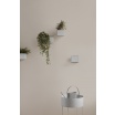 Fotografia, na której jest Kwietnik / półka ścienna WALL BOX L - ferm LIVING