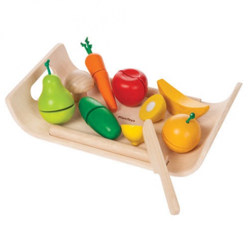 Fotografia, na której jest Warzywa i owoce na tacy, drewniany zestaw Plan Toys®