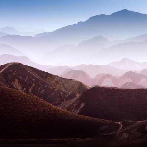 Fotografia, na której jest Fototapeta REBEL WALLS | Gradient Mountains