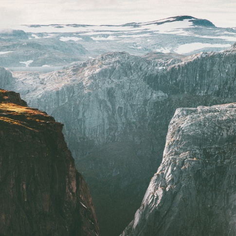 Fotografia, na której jest Fototapeta REBEL WALLS | SCANDINAVIA Mount Giant
