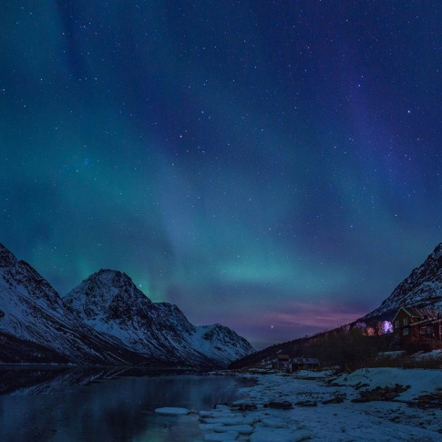 Fotografia, na której jest Fototapeta REBEL WALLS | SCANDINAVIA Northern Lights