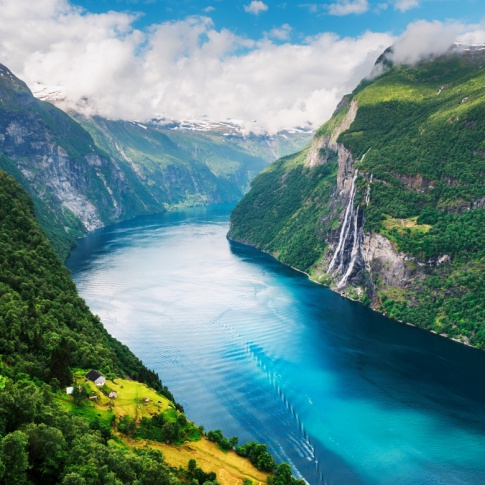 Fotografia, na której jest Fototapeta REBEL WALLS | SCANDINAVIA Fjord