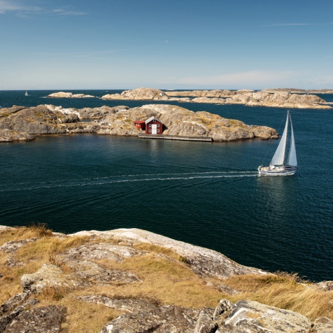 Fotografia, na której jest Fototapeta REBEL WALLS | SCANDINAVIA Coast Life