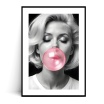 Fotografia, na której jest Plakat KOBIETA Z GUMĄ BALONOWĄ Bubble Gum 